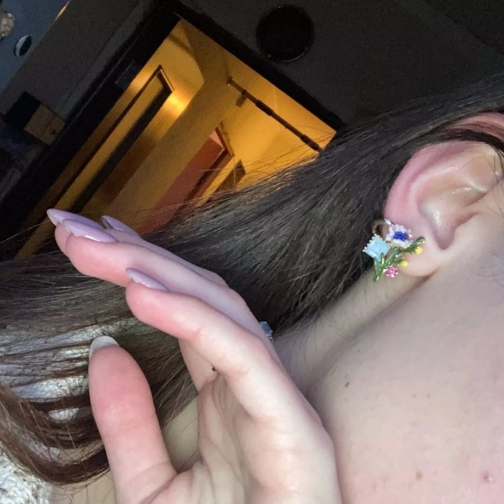 Beautiful bouquet of flowers earrings - Picture 2 of 3